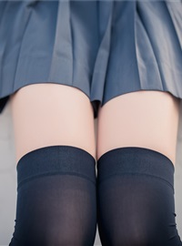 Rabbit playing with black silk knee socks(38)